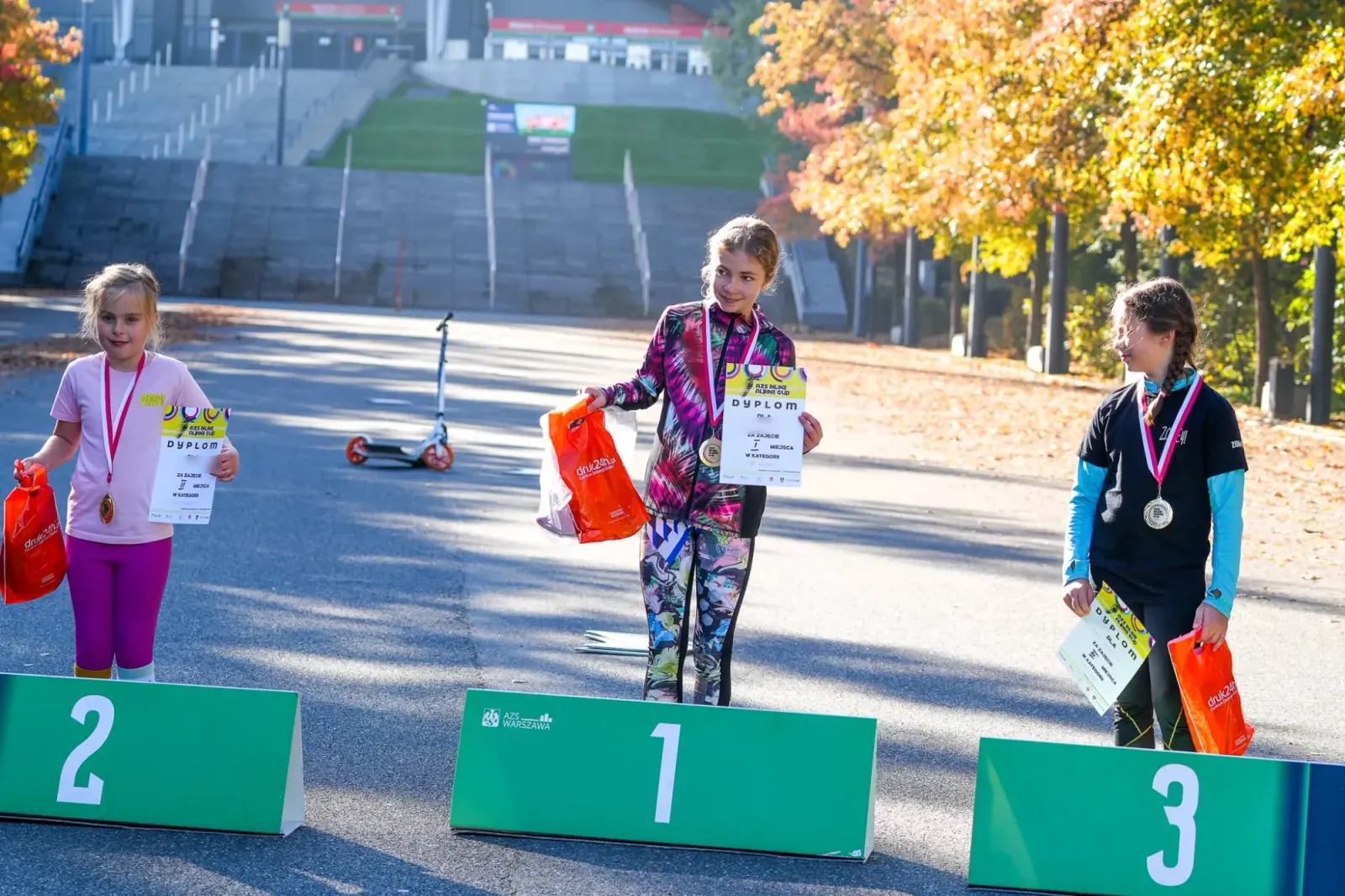 Podium U10 dziewcząt: Karolina N. (2.) i Hanna P. (3.)