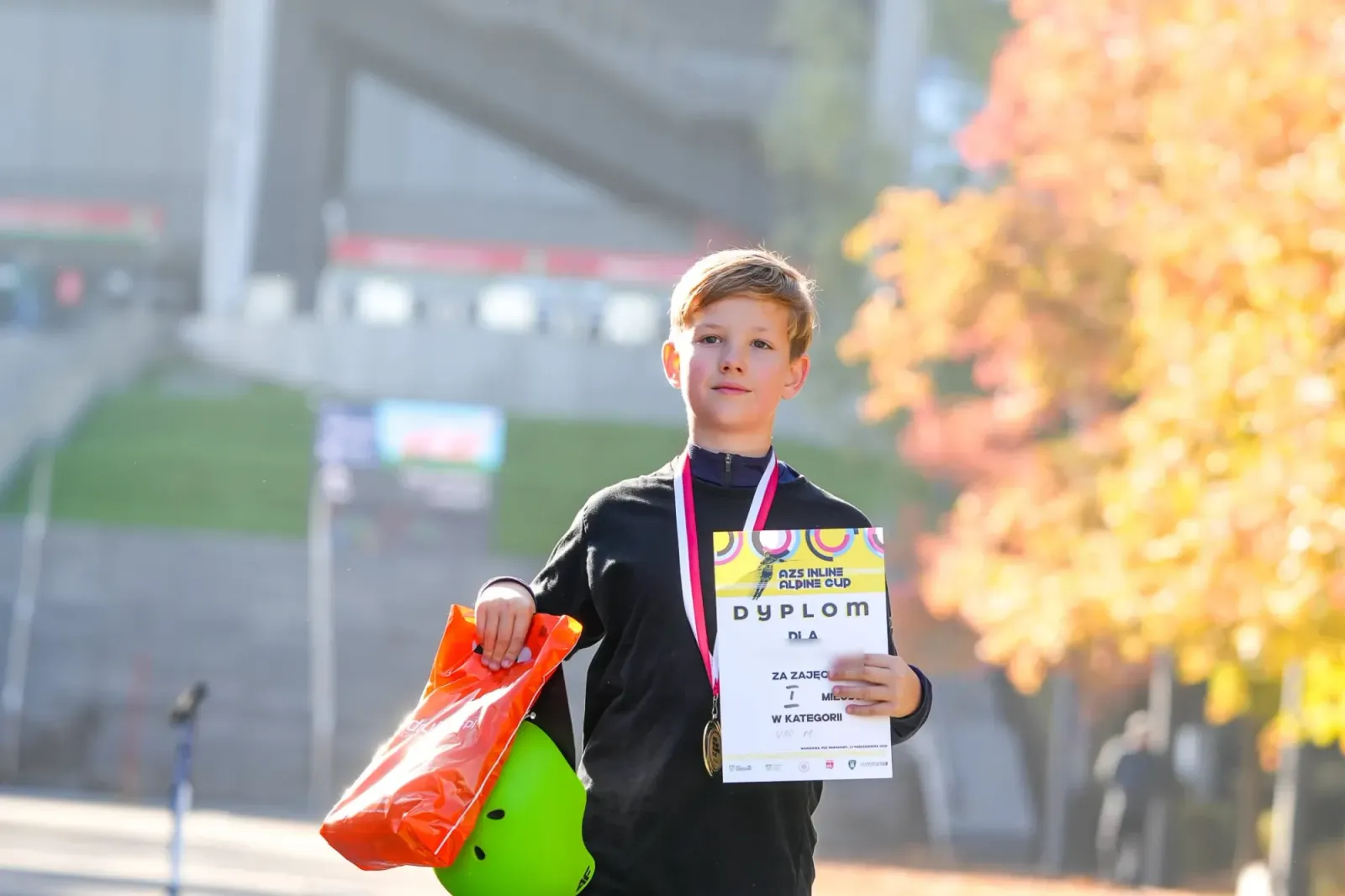 Miłosz B. z dyplomem za 1. miejsce w kategorii U10