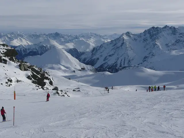 Ischgl — Blick vom Schigebiet Ischgl Richtung Schweiz - panoramio
