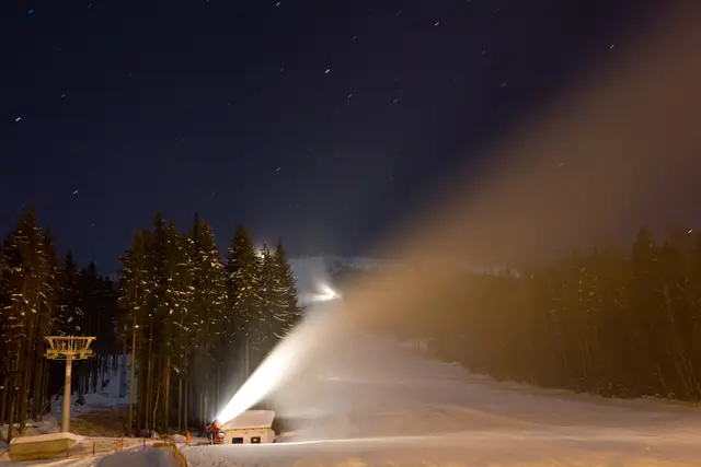 Dolní Morava — Snow cannons - panoramio (1)