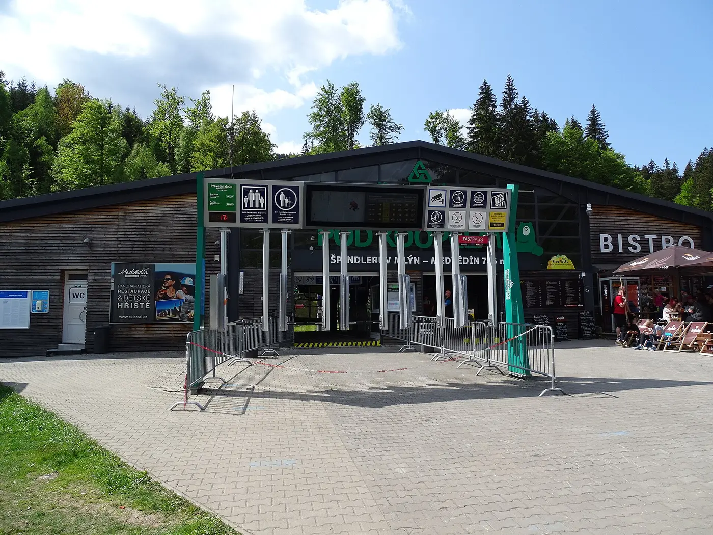 Špindlerův Mlýn — Špindlerův Mlýn, lanovka na Medvědín, dolní stanice (01)