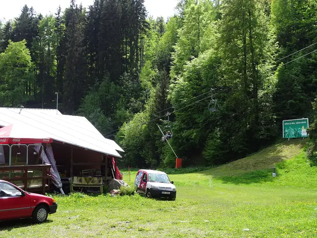 Špindlerův Mlýn — Špindlerův Mlýn, sedačková lanovka na Medvědín