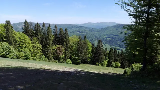 Ustroń — Widok z pod górnej stacji wyciągu krzesełkowego, Czantoria 2018.05.06