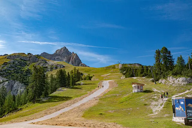 Cortina — Pohledy na vrchol Monte Faloria 01